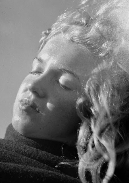 marilyn-monroe-andre-de-dienes-1945-03