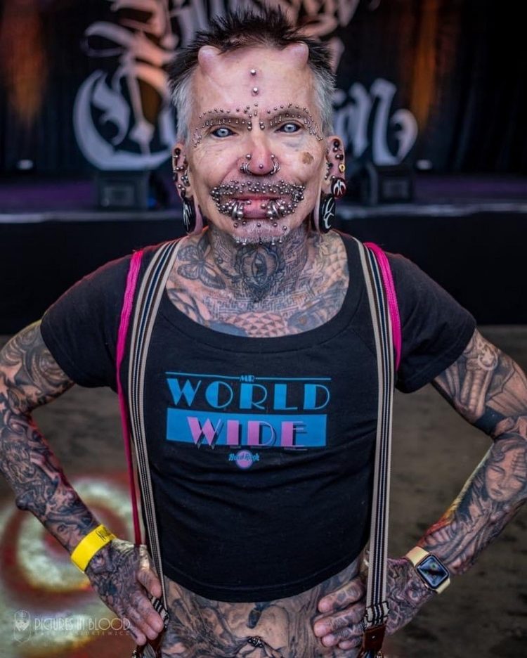 L’homme le plus percé du monde a 278 piercings sur le pénis et affirme qu’il a toujours une vie
