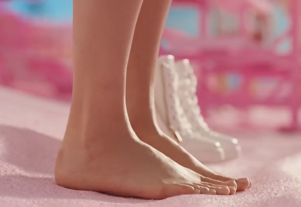 Barbie avec pied plat