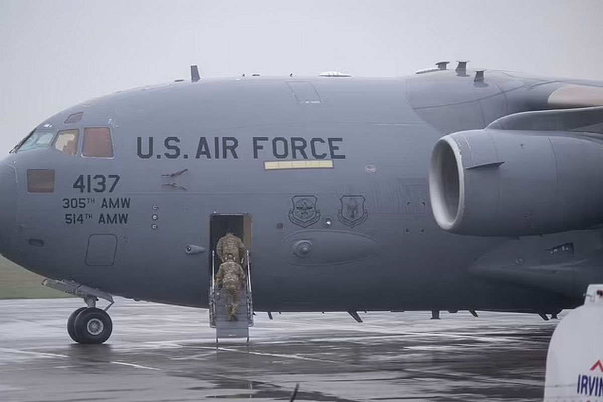 L’armée de l’air américaine est sur place à St John’s, Terre-Neuve, Canada, pour livrer du matériel de recherche essentiel.