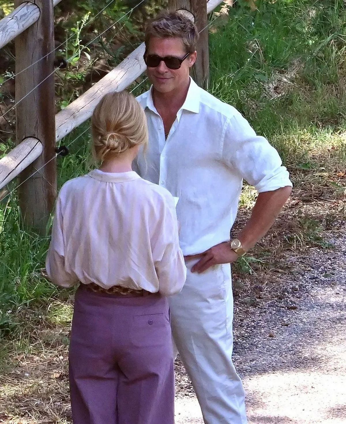 Au cours du week-end, Brad Pitt a laissé ses fans stupéfaits par son apparence remarquablement jeune lors du tournage d'une nouvelle publicité dans un vignoble situé dans le sud de la France.