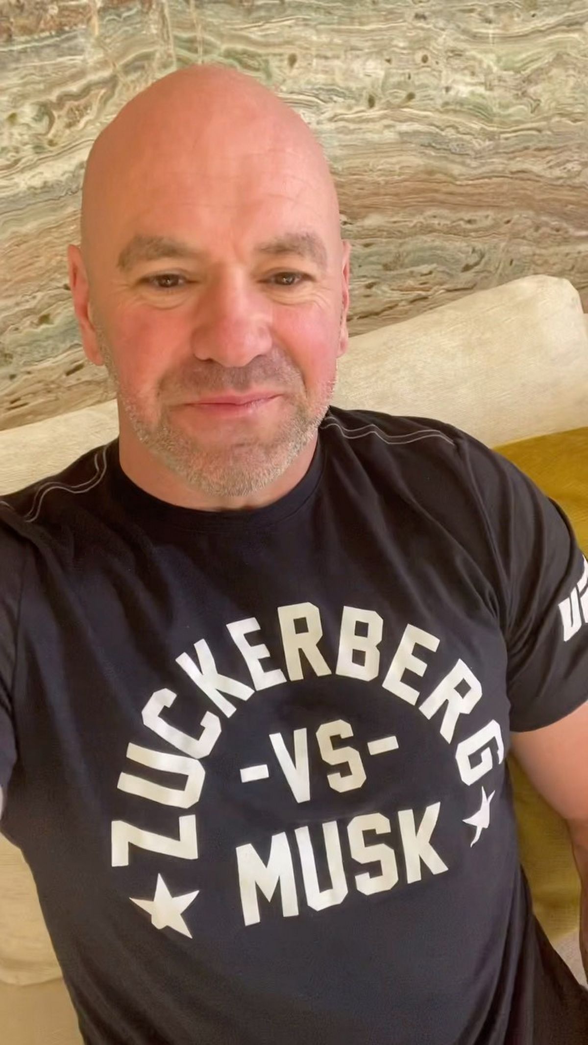 Sur les médias sociaux, Dana White, le président de l’UFC, a commencé à promouvoir des produits exclusifs « Zuckerberg vs Musk ».