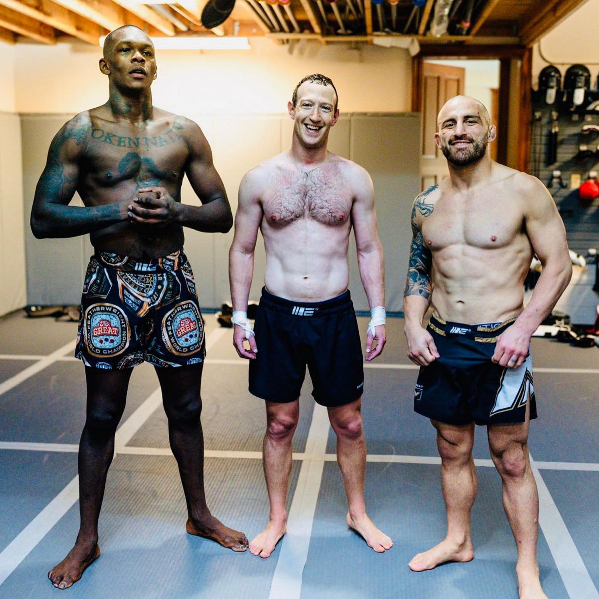 Mardi, Mark Zuckerberg a suivi un entraînement rigoureux aux côtés des célèbres champions de l’UFC Israel Adesanya et Alex Volkanovski.