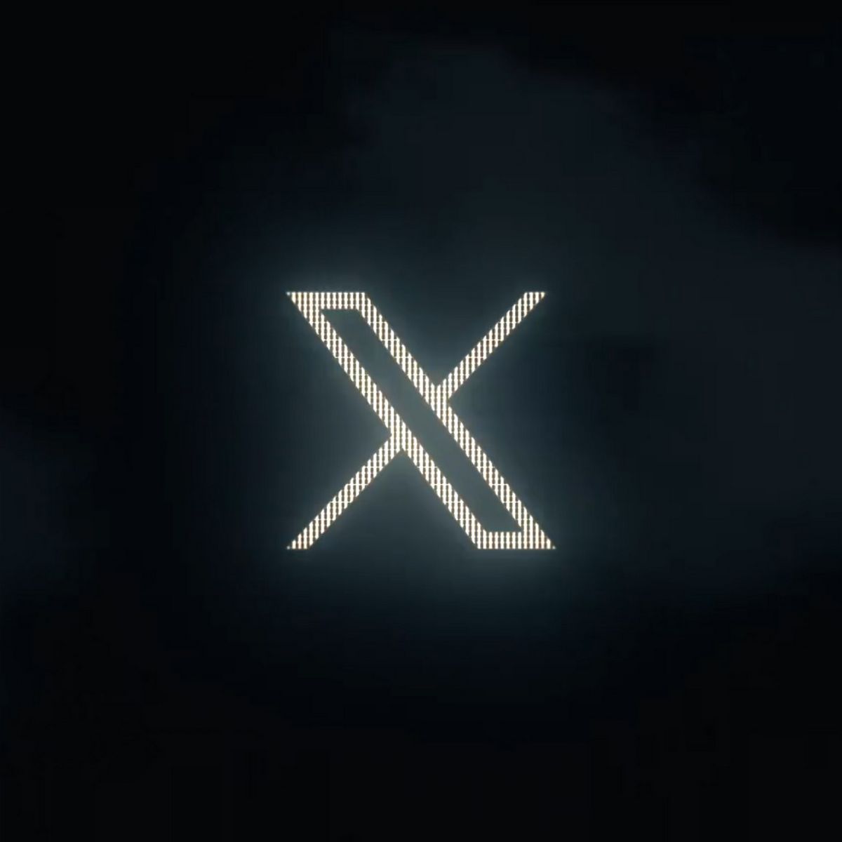 En outre, Musk a fait allusion à plusieurs modifications mineures de la plateforme, accompagnées d’une vidéo captivante présentant une version stylisée de la lettre « X ».