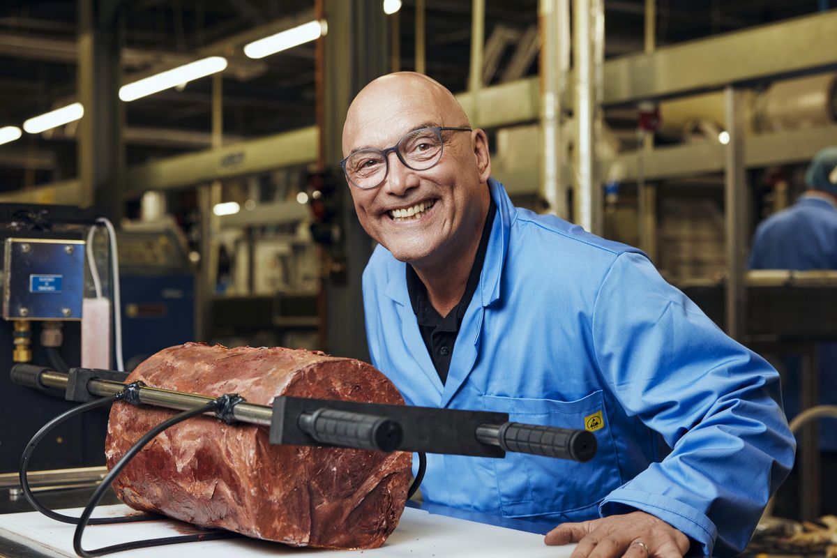 Les téléspectateurs ont été dégoûtés par une émission télévisée satirique où l’on voit Gregg Wallace, star de MasterChef, manger de la viande humaine.