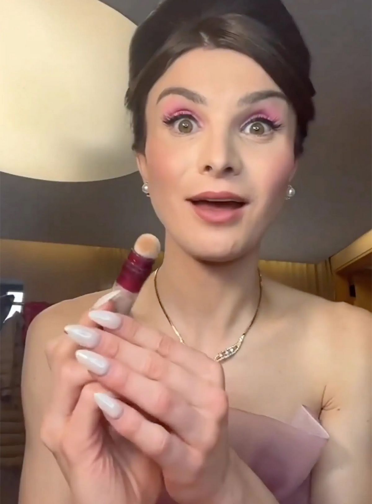 Suite à la collaboration de Maybelline avec l’influenceur transgenre Dylan Mulvaney, de nombreuses personnes ont prôné le boycott.