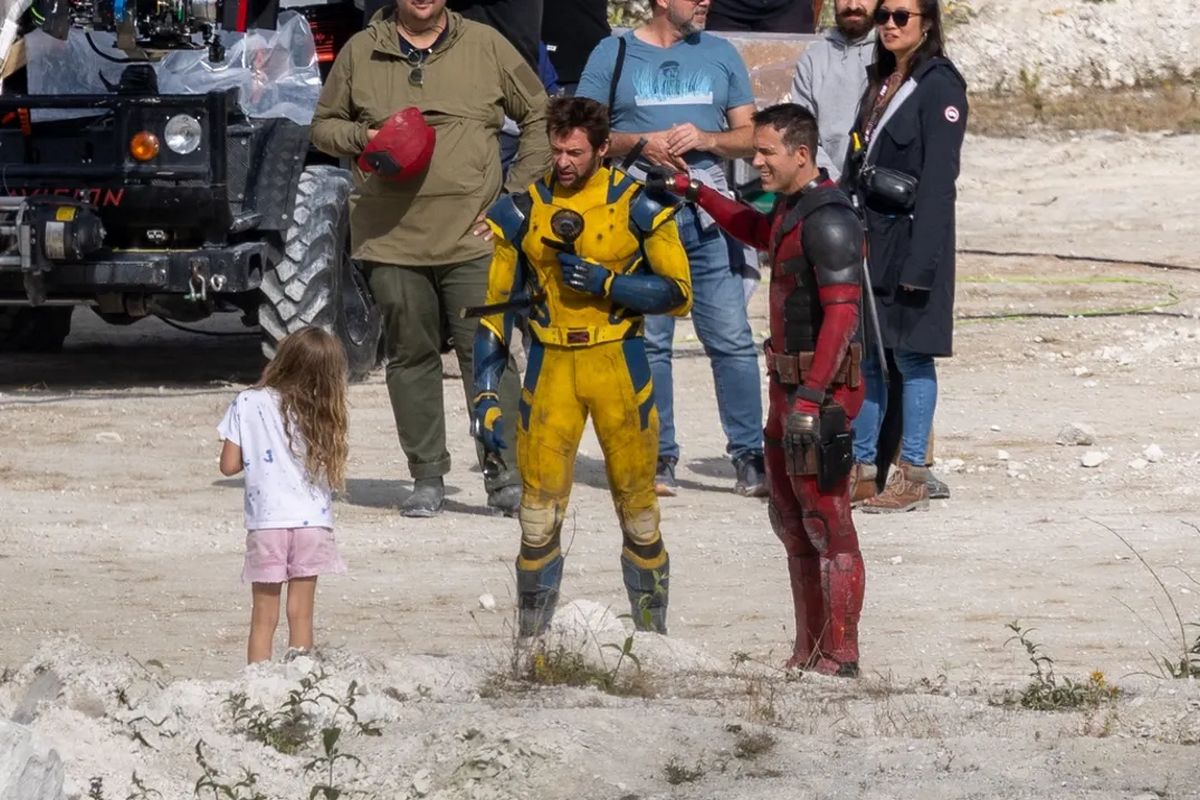 Hugh Jackman, l’ami intime de Ryan, incarnera à nouveau le personnage bien-aimé de Wolverine dans Deadpool 3, captivant les enfants de Blake et Ryan.