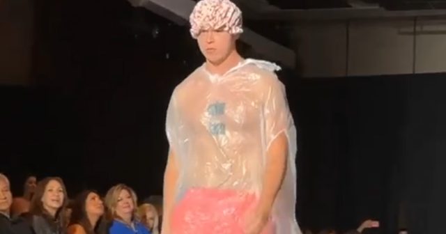 La New York Fashion Week a été marquée par un incident qui a attiré l'attention, à savoir une apparition inattendue d’un intrus vêtu d’un sac poubelle sur le podium.