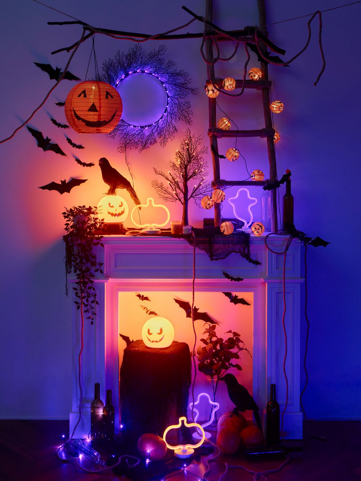 IKEA a lancé sa toute première collection de décorations et d’accessoires d'Halloween pour la maison, baptisée KUSTFYR, qui comprend plus de 30 articles effrayants et mignons.