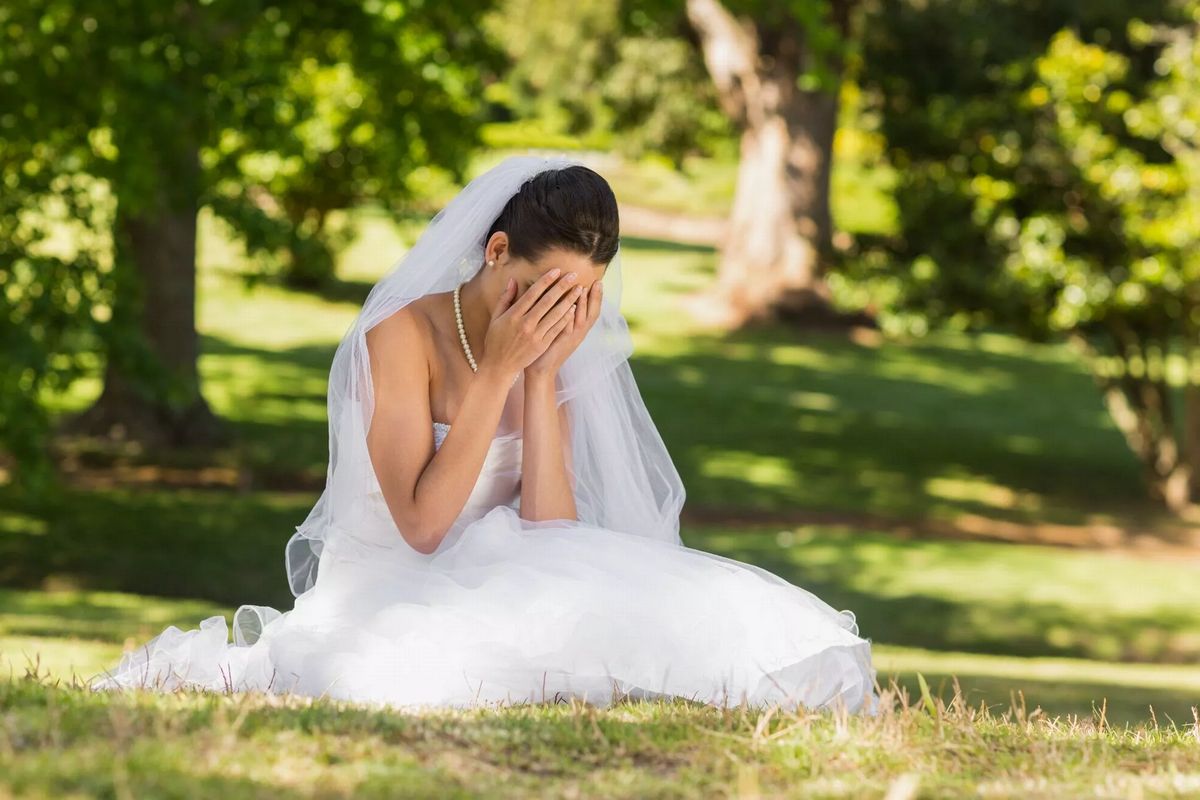 La mariée s'est sentie trompée parce qu'elle pensait que son mari avait intentionnellement gardé le secret.