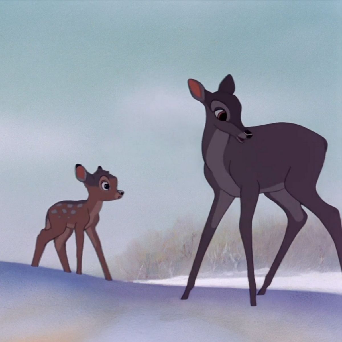 Le film original de 1942 raconte l'histoire de Bambi, qui grandit dans la forêt et est confronté à la perte de sa mère et aux défis de la vie.