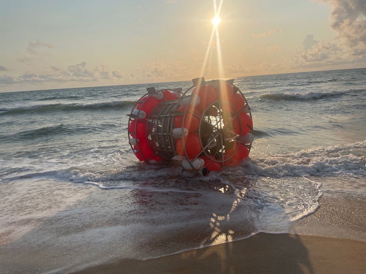 Baluchi a menacé de s’enlever la vie avec un couteau et a prétendu avoir un engin explosif à bord. Crédit photo : Flagler County Sheriff’s Office / X