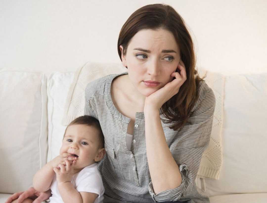 Cette mère dit qu’elle regrette d’avoir eu un bébé parce qu’elle ne peut plus regarder Netflix