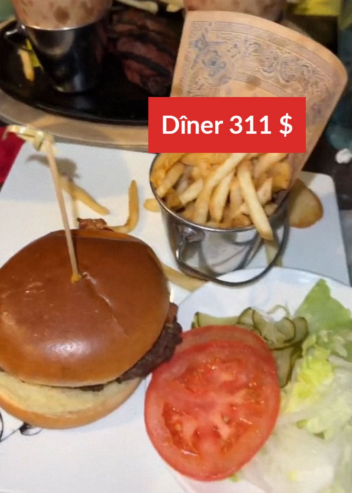 Dîner : 311 $ (296 €)